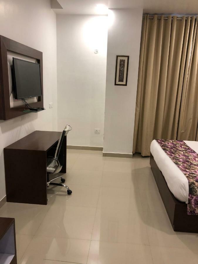Hotel Royal Imperio Faridabad Exteriér fotografie